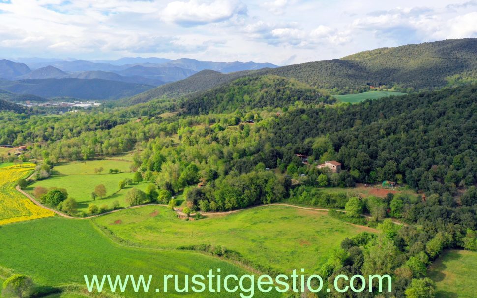 Finca rústica con masía de Begudà / Olot (Garrotxa)