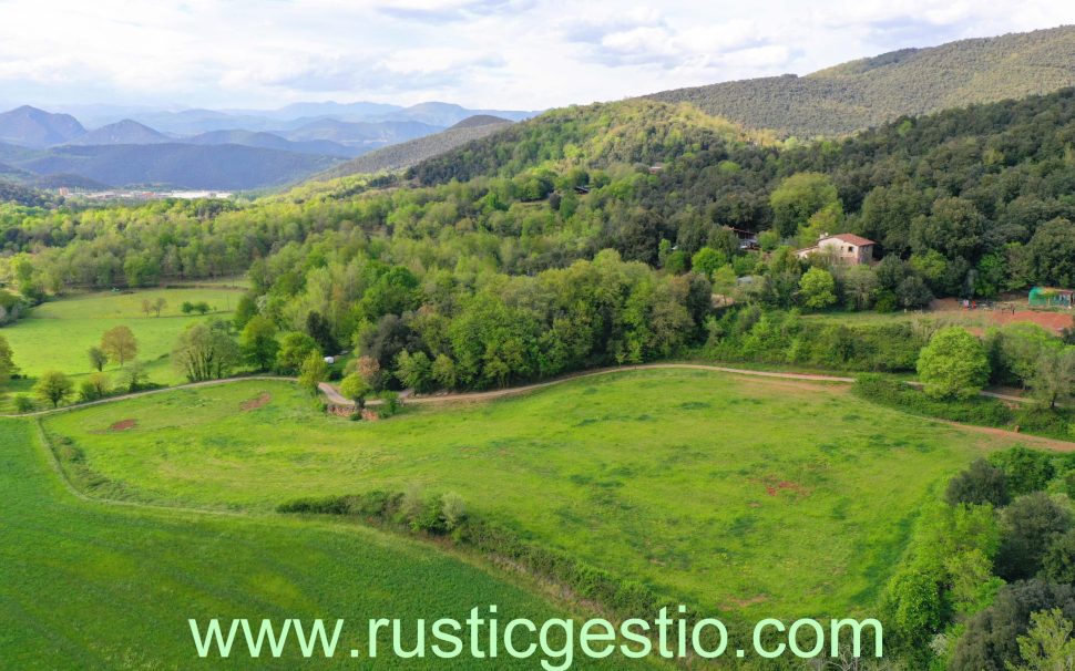 Finca rústica con masía de Begudà / Olot (Garrotxa)