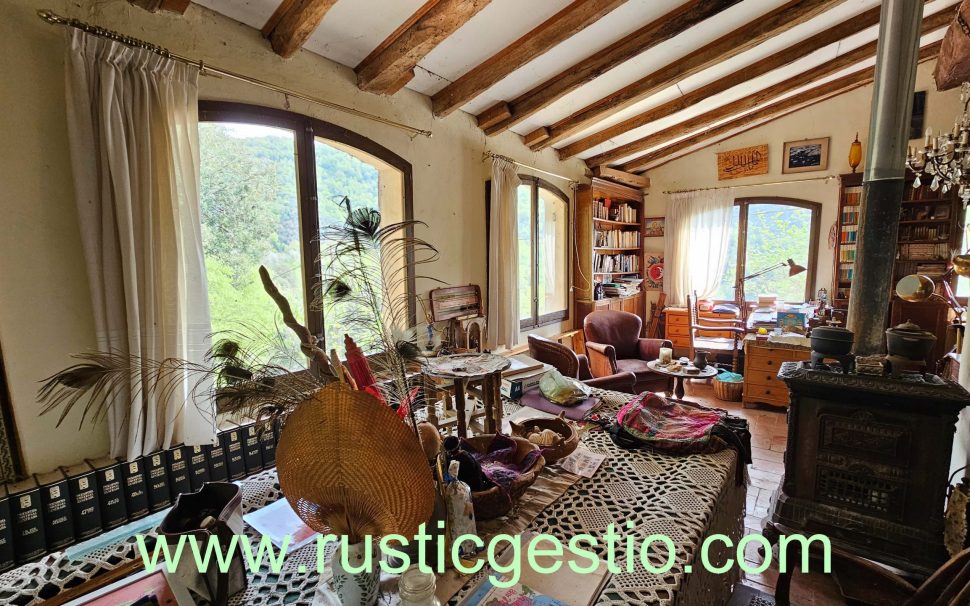 Finca rústica con masía de Begudà / Olot (Garrotxa)