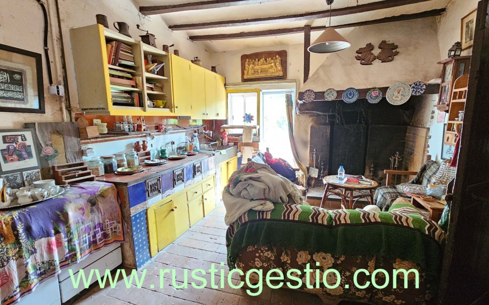 Finca rústica con masía de Begudà / Olot (Garrotxa)