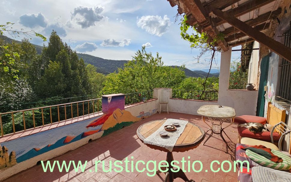 Finca rústica con masía de Begudà / Olot (Garrotxa)