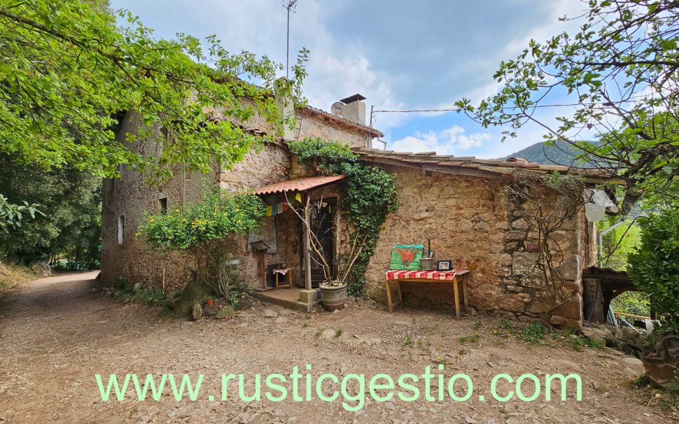 Finca rústica con masía de Begudà / Olot (Garrotxa)