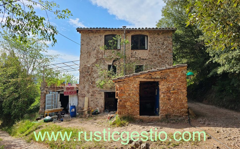 Finca rústica con masía de Begudà / Olot (Garrotxa)