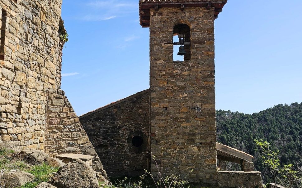 Finca rústica amb Castell i diverses masies a Les Llosses (Ripollès)