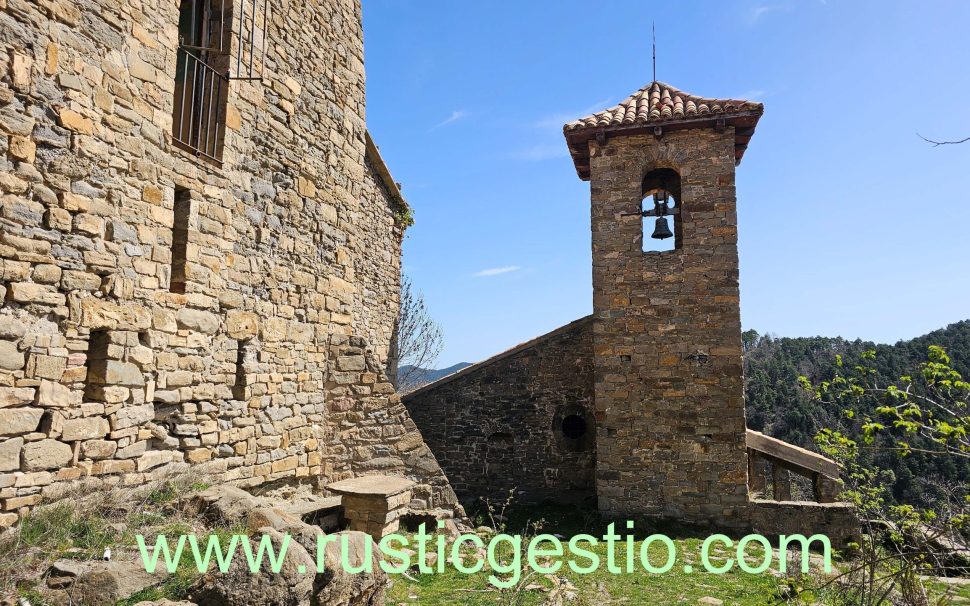 Finca rústica amb Castell i diverses masies a Les Llosses (Ripollès)