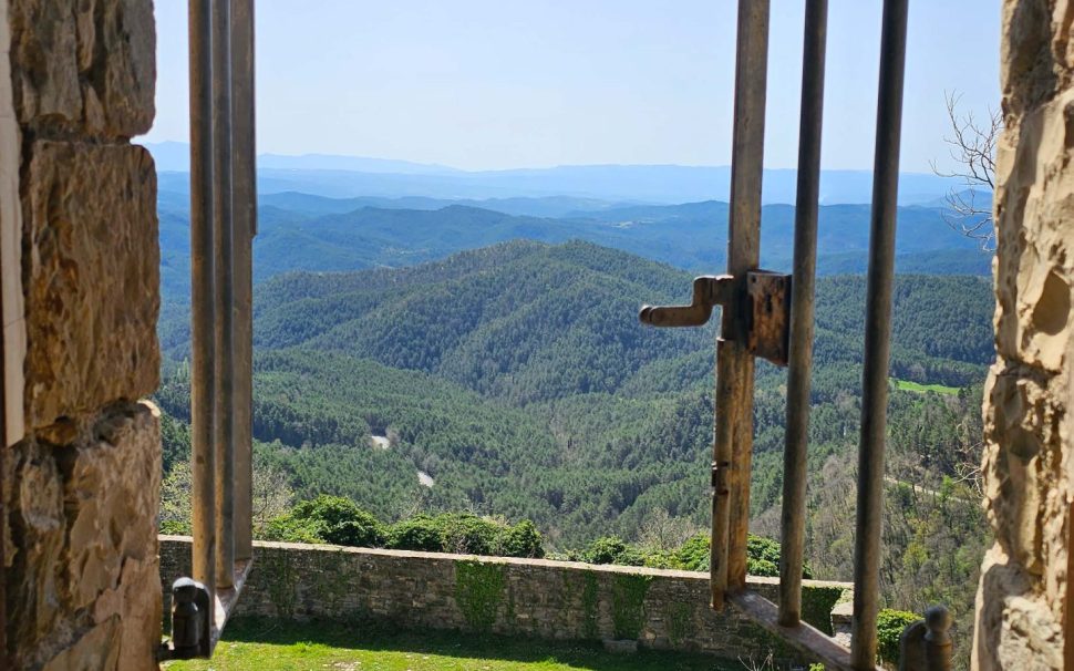 Finca rústica amb Castell i diverses masies a Les Llosses (Ripollès)