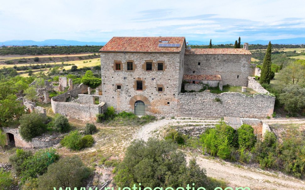 Finca rústica amb masia a Estaràs / Calaf (Segarra)