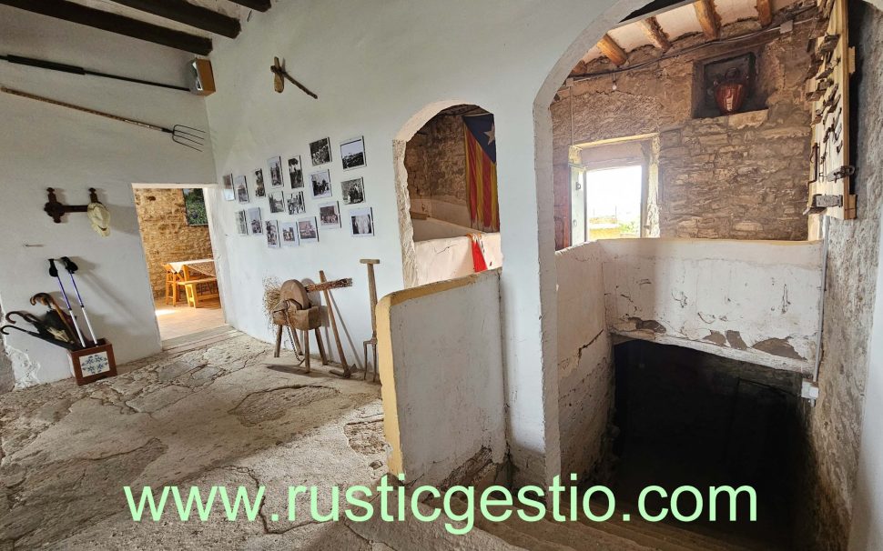 Finca rústica amb masia a Estaràs / Calaf (Segarra)