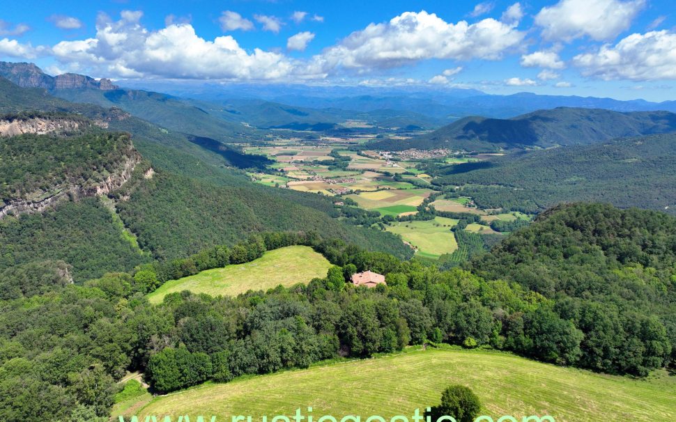 Finca rústica amb masia a Falgars d’en Bas (Rupit/Osona)