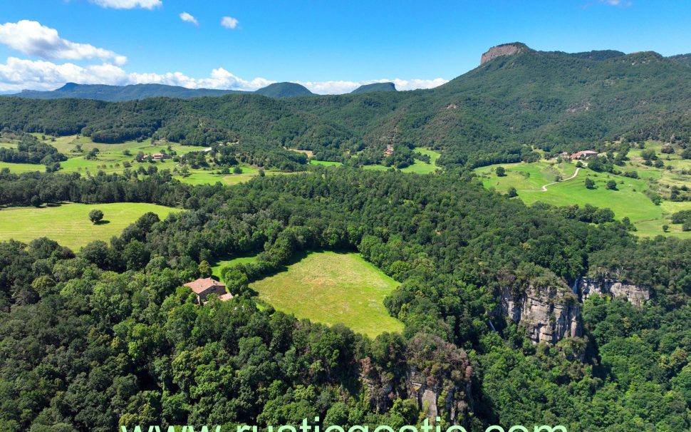 Finca rústica amb masia a Falgars d’en Bas (Rupit/Osona)