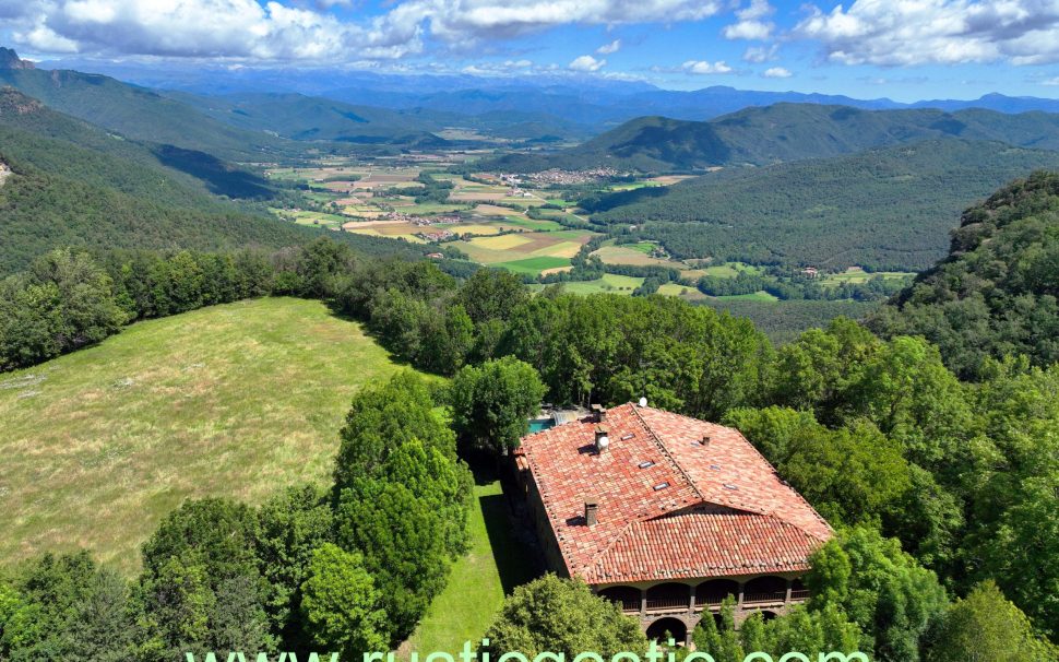 Finca rústica amb masia a Falgars d’en Bas (Rupit/Osona)