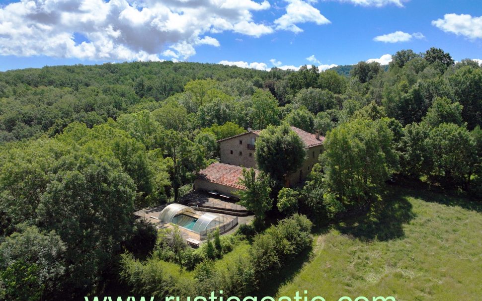 Finca rústica amb masia a Falgars d’en Bas (Rupit/Osona)