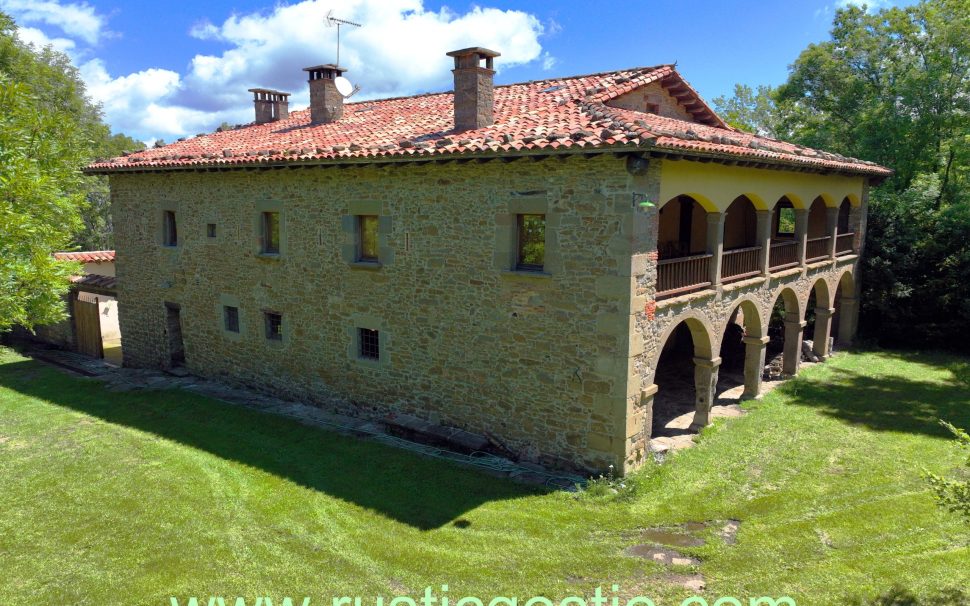 Finca rústica amb masia a Falgars d’en Bas (Rupit/Osona)