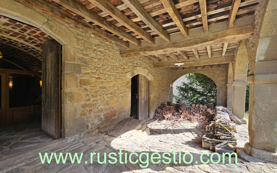 Finca rústica amb masia a Falgars d’en Bas (Rupit/Osona)