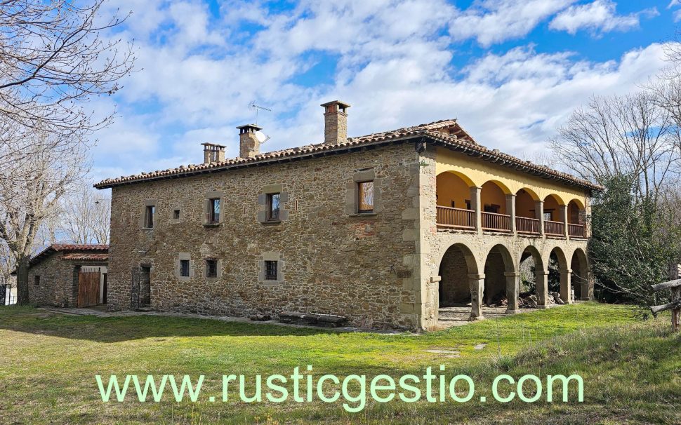 Finca rústica amb masia a Falgars d’en Bas (Rupit/Osona)