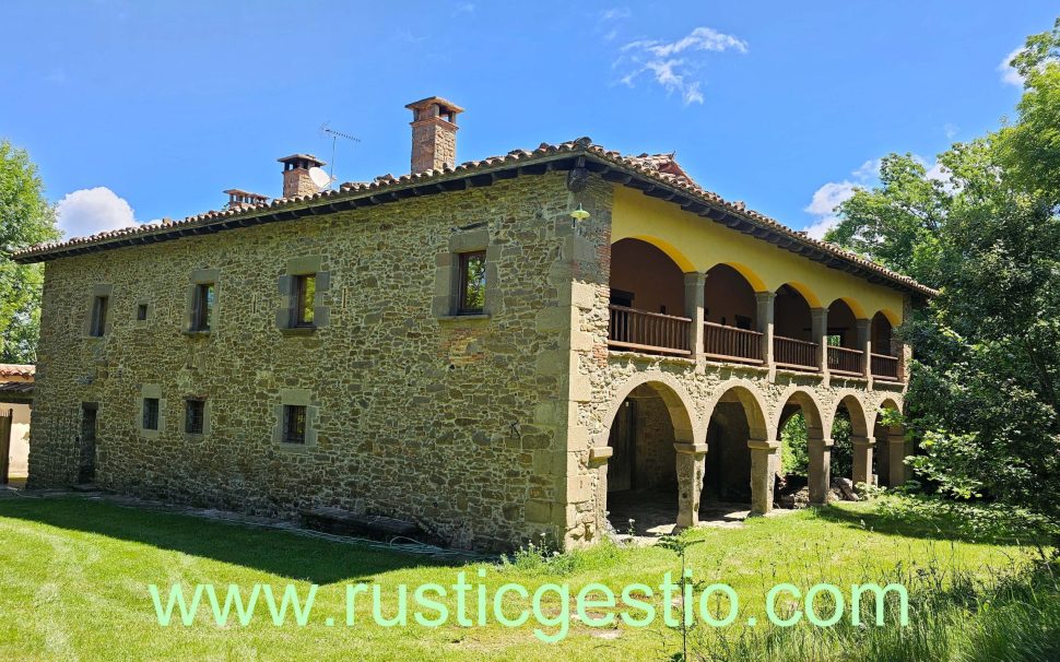 Finca rústica amb masia a Falgars d’en Bas (Rupit/Osona)