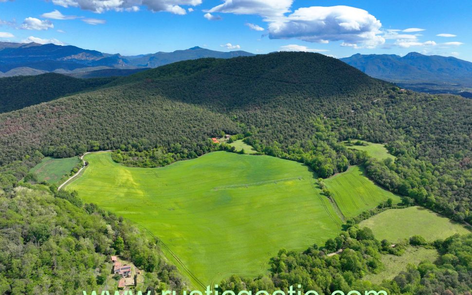 Finca rústica agrícola y forestal en Begudà (Sant Joan les Fonts)