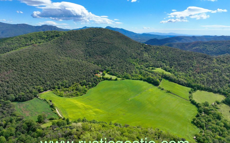 Finca rústica agrícola y forestal en Begudà (Sant Joan les Fonts)