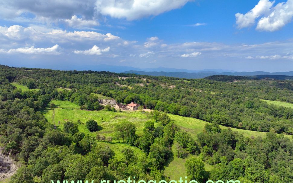 Finca rústica amb masia a Rupit (Osona)