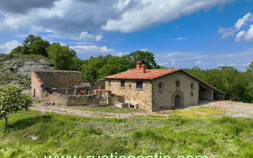 Finca rústica amb masia a Rupit (Osona)