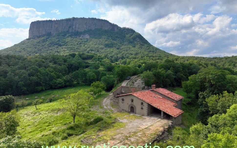 Finca rústica amb masia a Rupit (Osona)