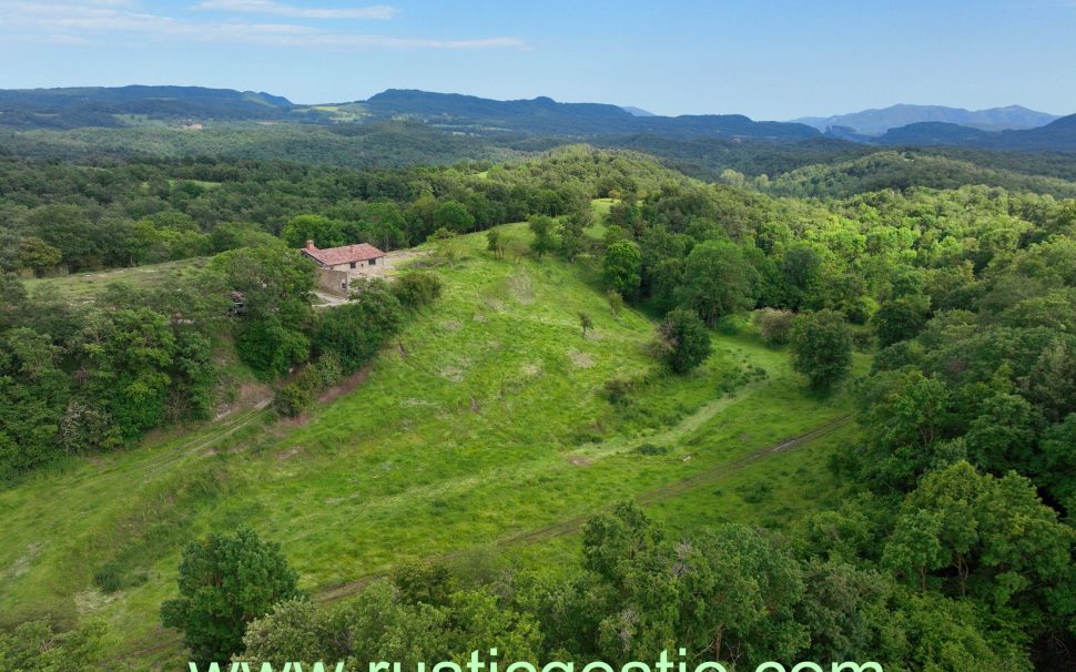 Finca rústica amb masia a Rupit (Osona)