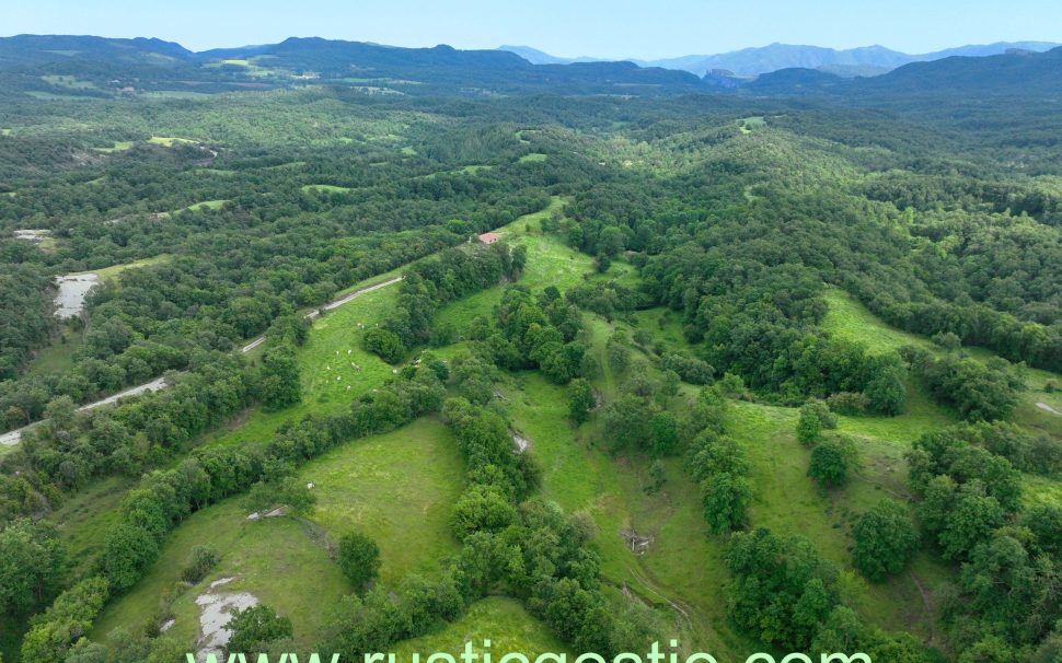 Finca rústica amb masia a Rupit (Osona)