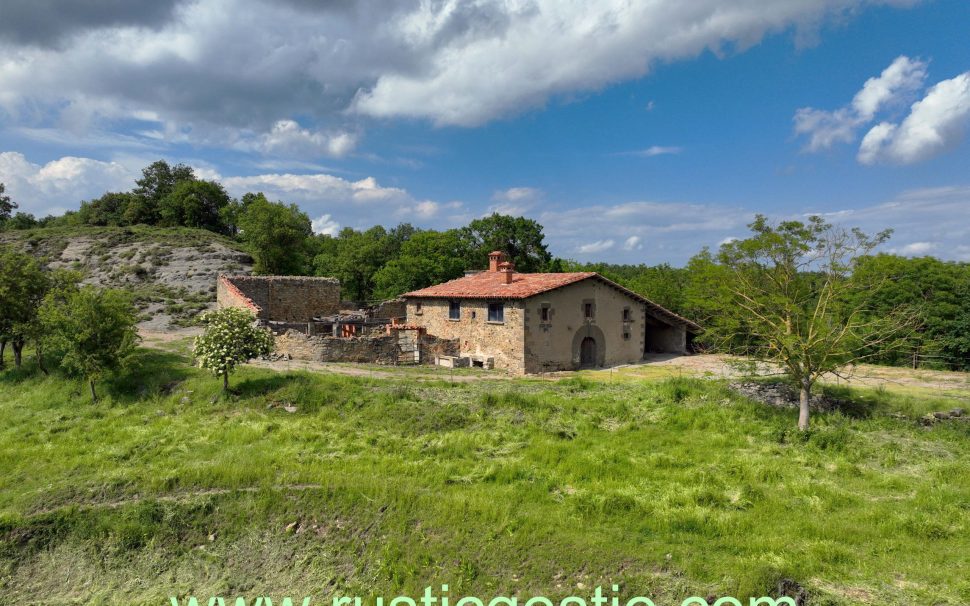 Finca rústica amb masia a Rupit (Osona)