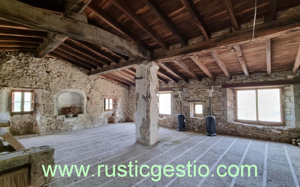 Finca rústica amb masia a Rupit (Osona)