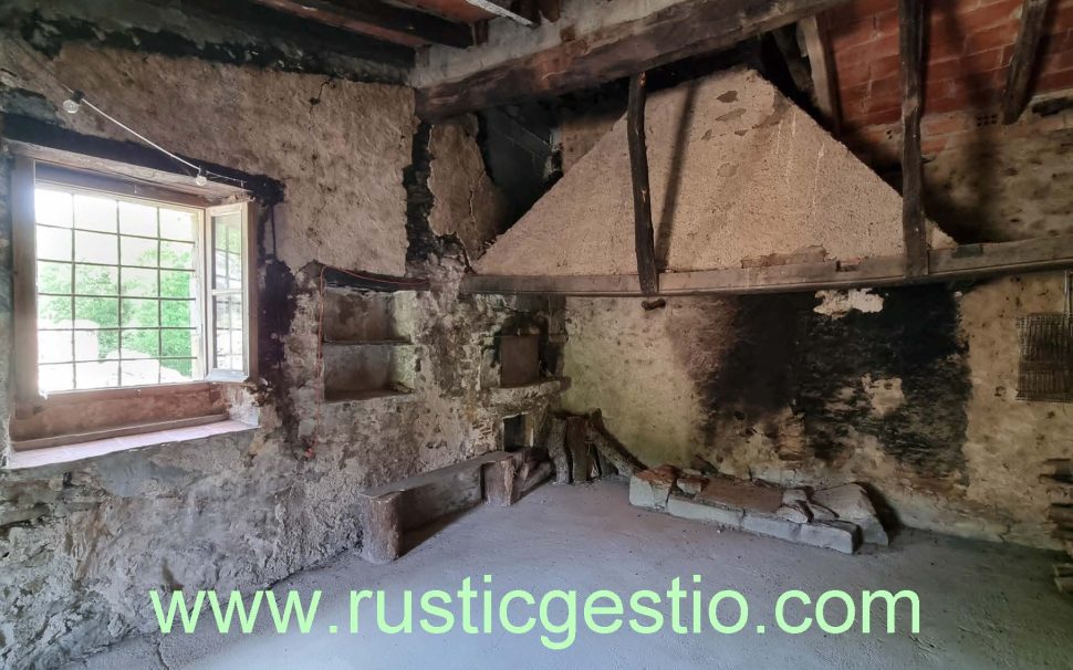 Finca rústica amb masia a Rupit (Osona)