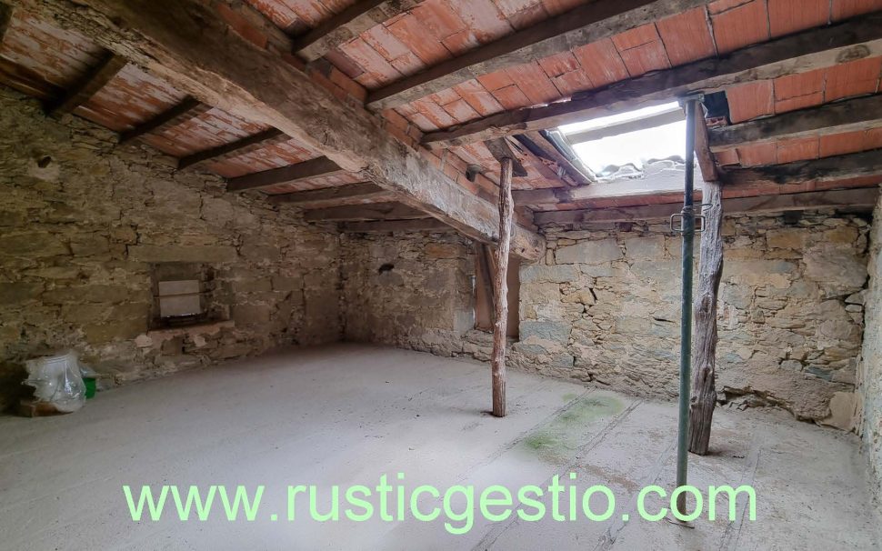 Finca rústica amb masia a Rupit (Osona)