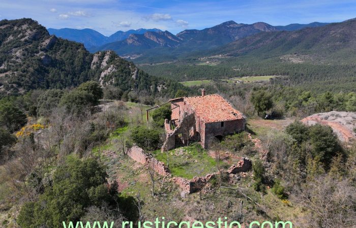 Finca rústica amb masia i molí a Borredà i La Quar (Berguedà)