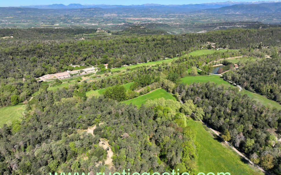 Finca rústica con masía y granja en Tavèrnoles (Osona)