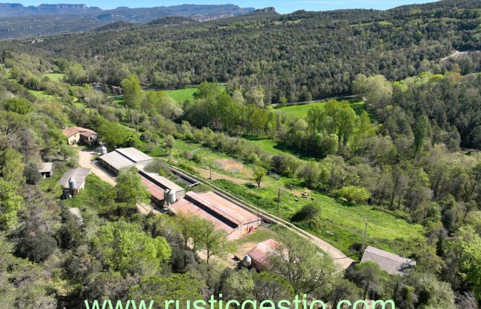 Finca rústica con masía y granja en Tavèrnoles (Osona)