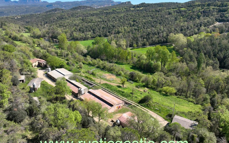 Finca rústica con masía y granja en Tavèrnoles (Osona)