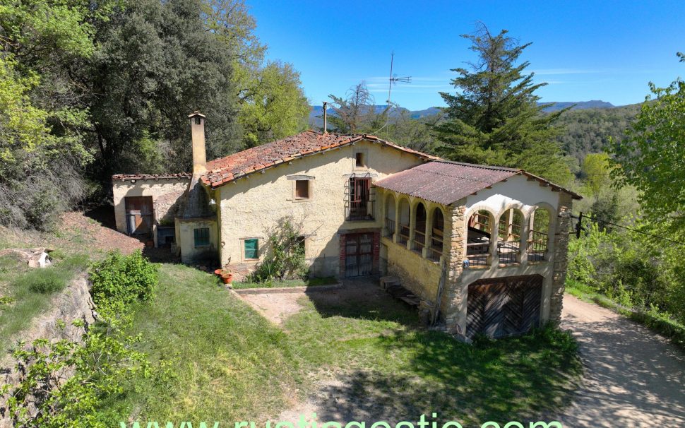 Finca rústica con masía y granja en Tavèrnoles (Osona)