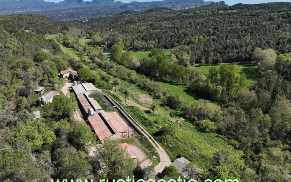 Finca rústica con masía y granja en Tavèrnoles (Osona)