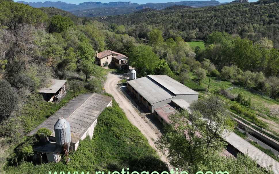 Finca rústica con masía y granja en Tavèrnoles (Osona)