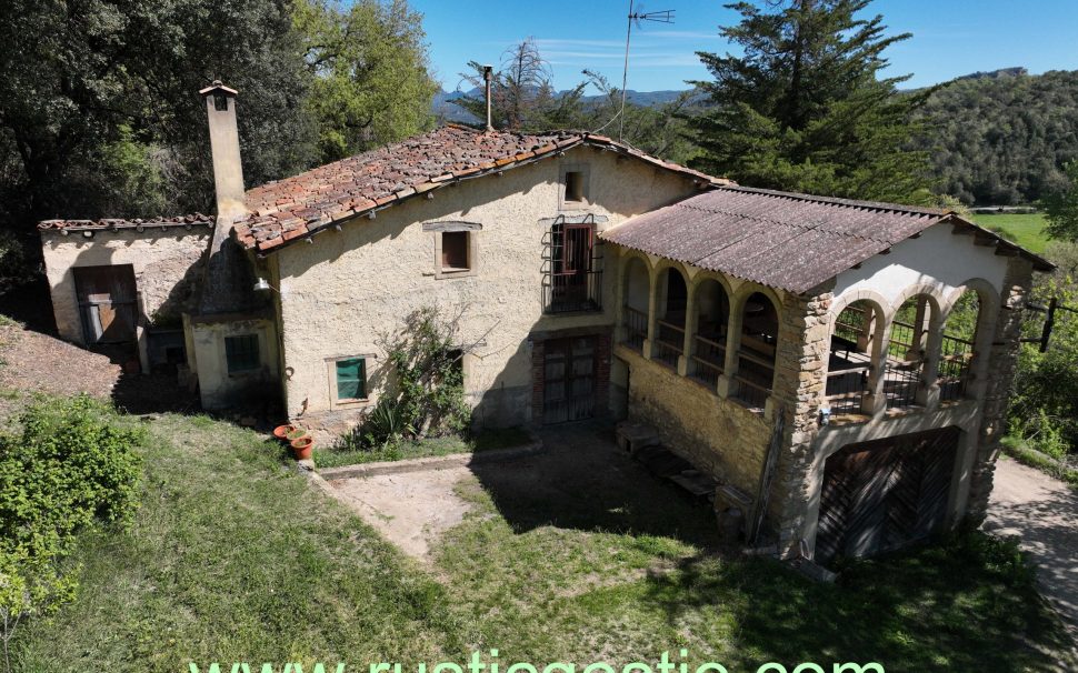 Finca rústica con masía y granja en Tavèrnoles (Osona)