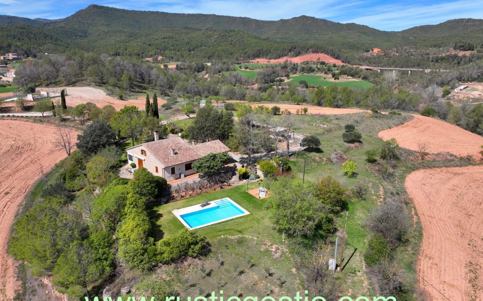 Finca rústica amb masia a Sant Salvador de Guardiola (Bages)