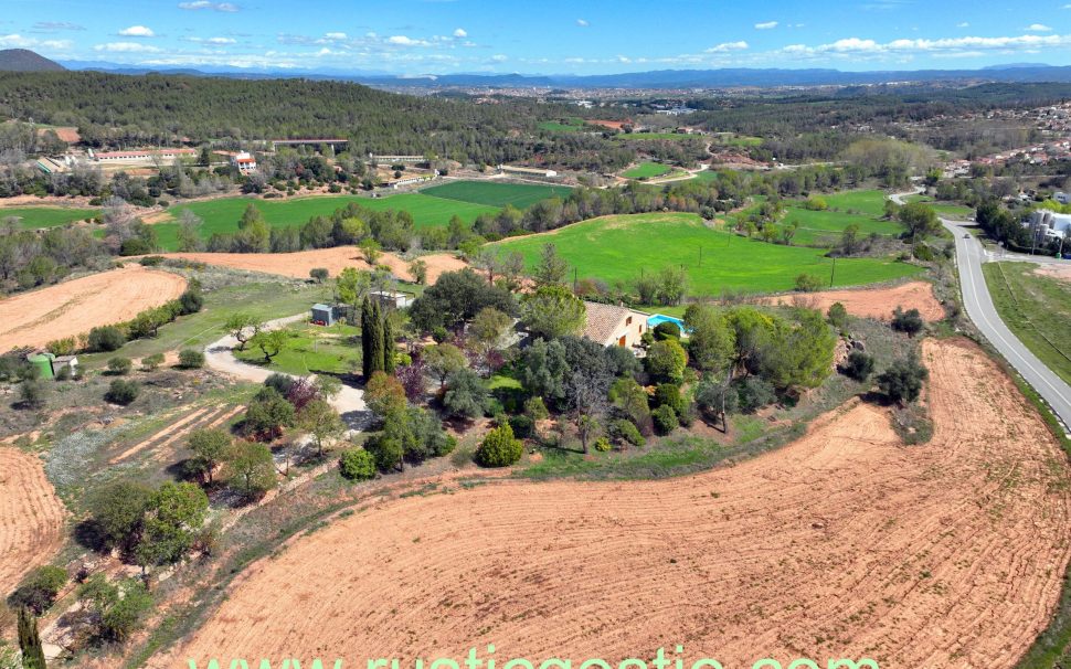 Finca rústica amb masia a Sant Salvador de Guardiola (Bages)