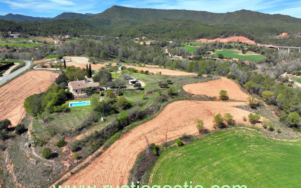 Finca rústica amb masia a Sant Salvador de Guardiola (Bages)