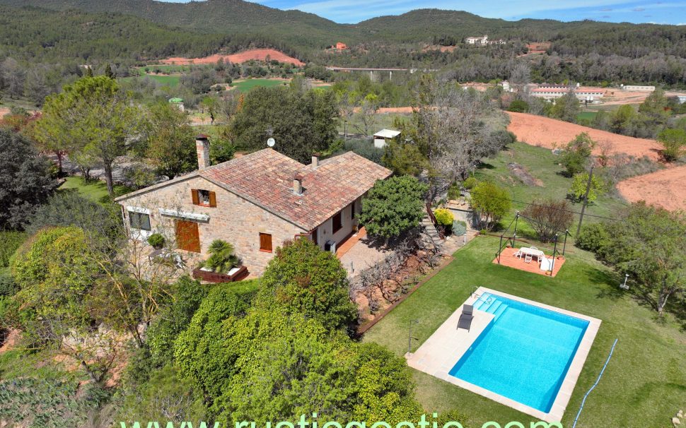 Finca rústica amb masia a Sant Salvador de Guardiola (Bages)