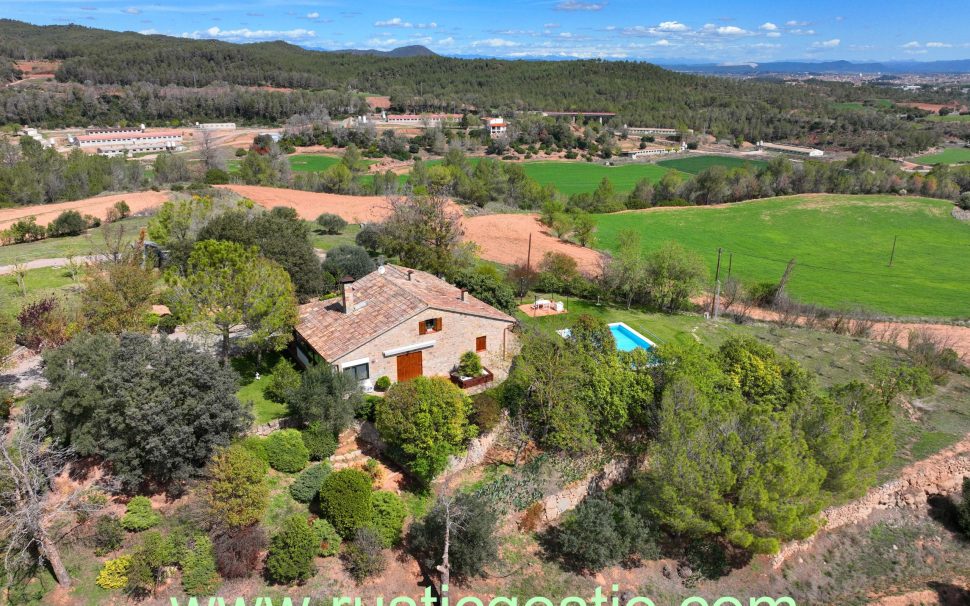 Finca rústica amb masia a Sant Salvador de Guardiola (Bages)