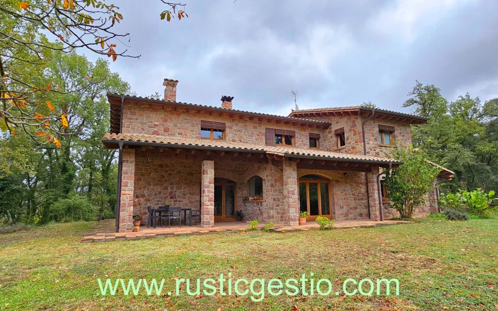 Finca rústica amb masia a Vilanova de Sau (Osona)