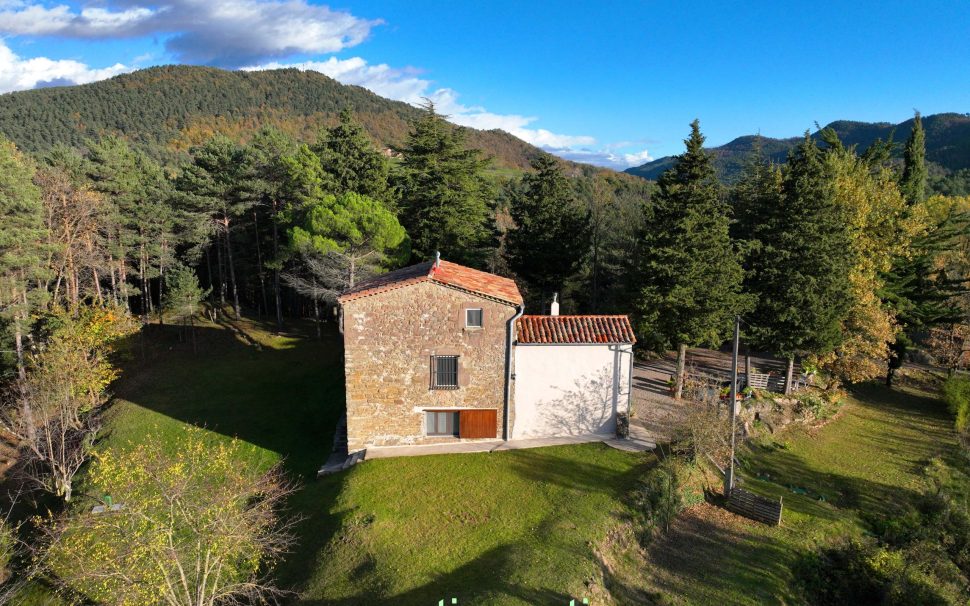 Finca rústica amb masia a Les Llosses (Ripollès)