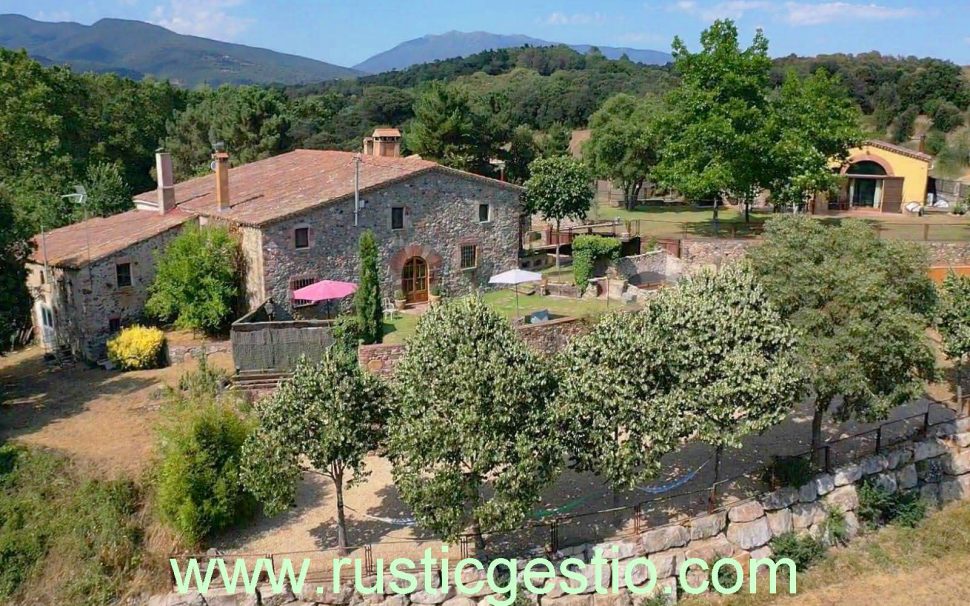 Finca rústica con masía/hotel rural en Sant Pere de Vilamajor (Vallès Oriental)