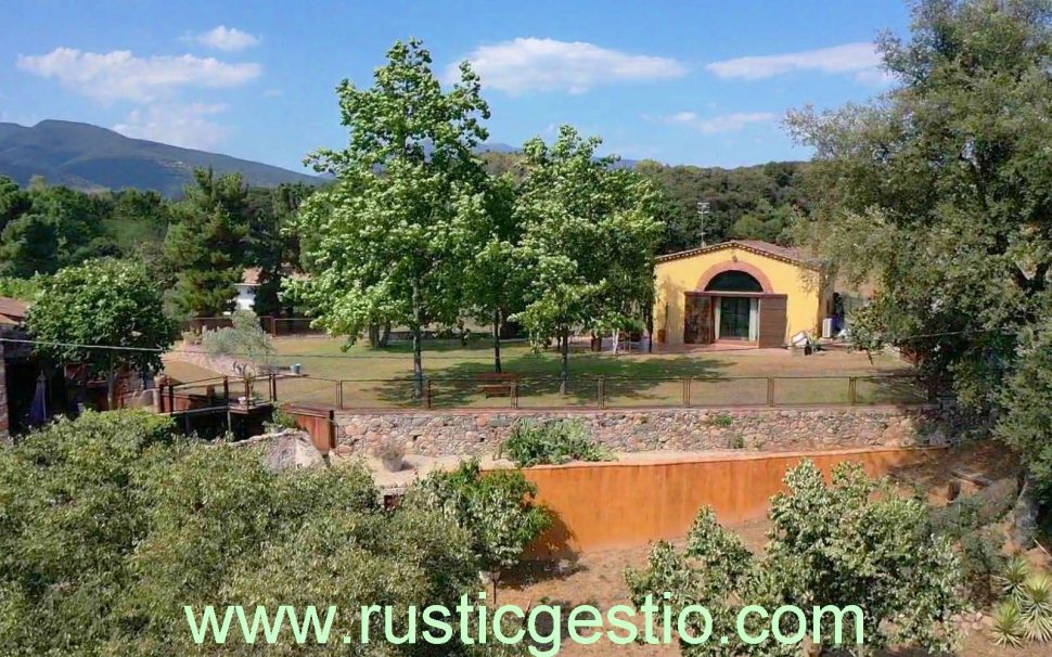 Finca rústica con masía/hotel rural en Sant Pere de Vilamajor (Vallès Oriental)