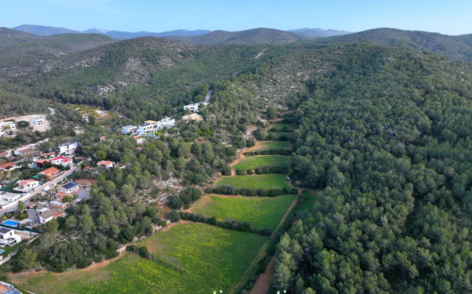 Finca rústica con masía en ruinas en Sitges (Barcelona)