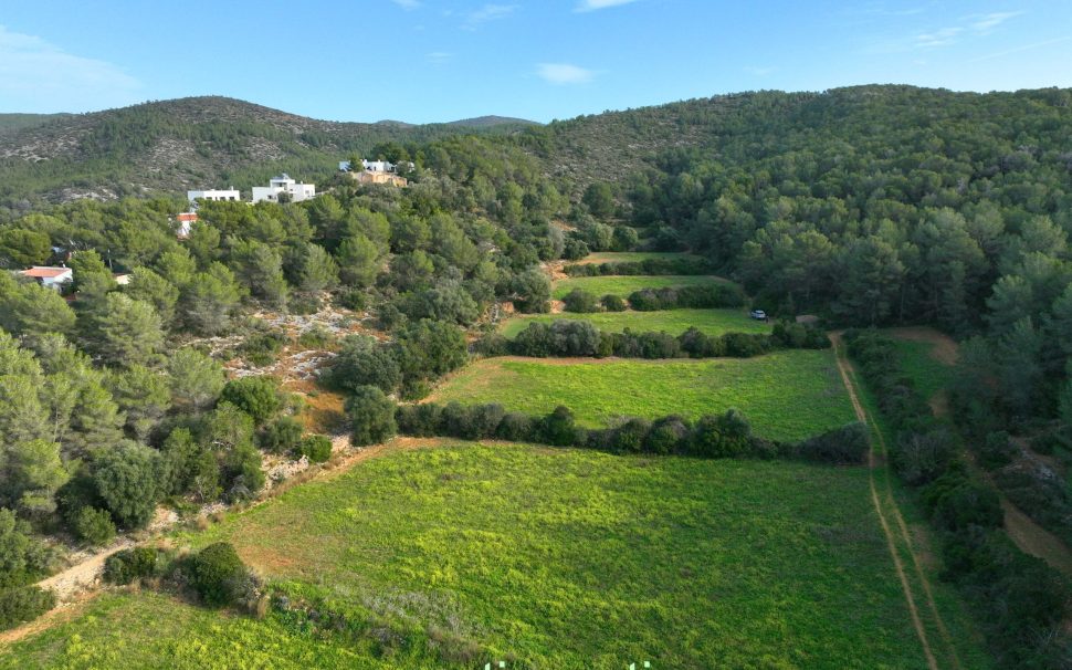 Finca rústica con masía en ruinas en Sitges (Barcelona)